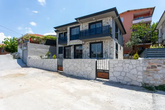 Foça Kazım Dirik Mah. Satılık Bahçe Katı 1+1 Daire 2