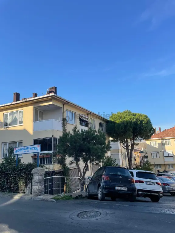 Florya'da Dönüşüm Aşamasında Site İçerisinde Düz Giriş Kat 2+1 1