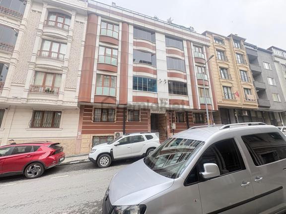 Mollateam Bayrampaşa Beşyüzevler Hürriyet Mahallesinde 2+1 Satılık Daire 1
