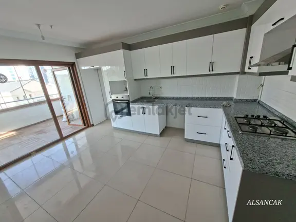 Bağlıca Mahallesinde Site İçerisinde Katta Geniş 4+1 Kiralık 1