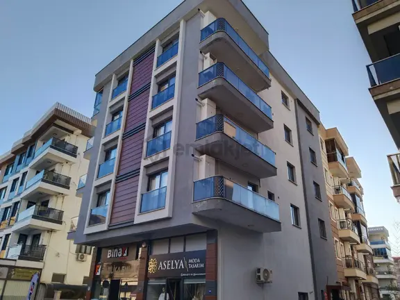 Bergama Maltepe Mah Şehir Merkezinde Doğalgazlı Ara Kat Kapalı Mutfak 2+1 Kiralık Daire 2
