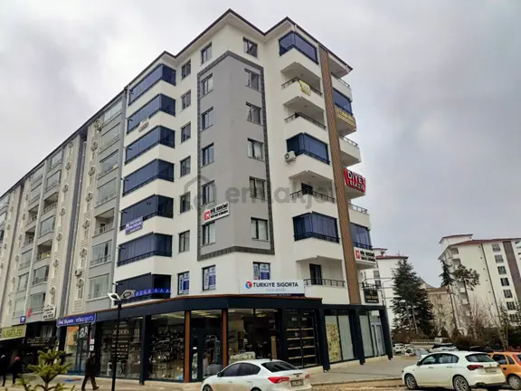 Malatya Caddesinde Satılık 3+1 Arakat 117 M² Lüx Ofis 1