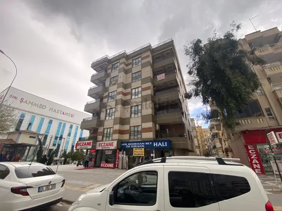 Yüksel Emlak' Tan 24 Metre Yol Üstü Şanmed Bitişiği Sıfır 3+1 Satılık Daire 1