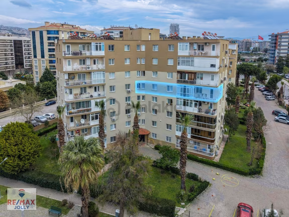 Bayraklı Osmangazi Mahallesinde Site İçinde 3+1 Satılık Daire 2