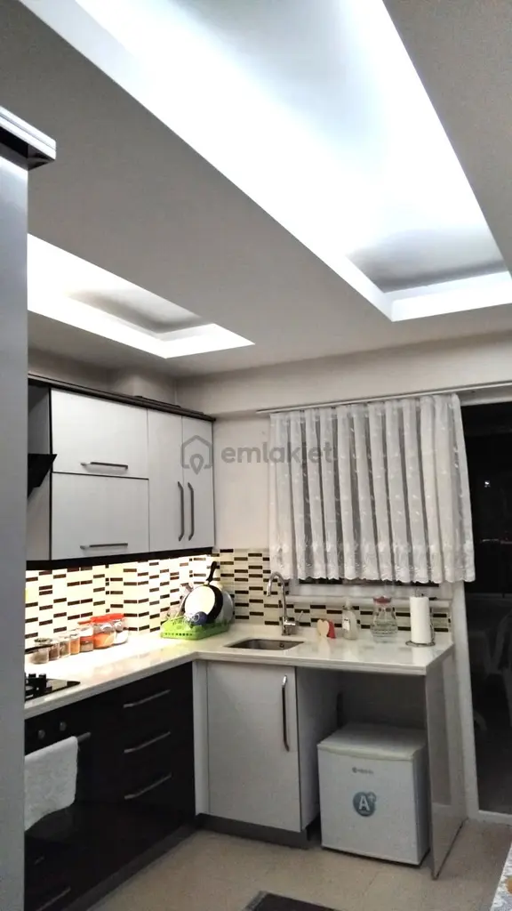 Erdem Emlak Ofisinden Satılık Derebahçede Satılık Site İçinde 3.kat 180 M2 Daire 2