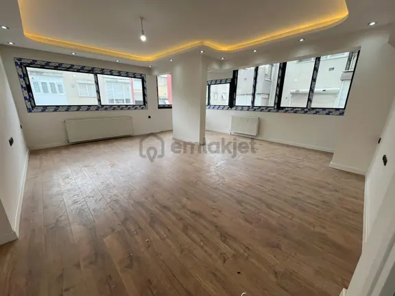 Asil'den Üçkuyularda Cadde Üzeri 3+1 Köşe Arakat Lüks Daire 1