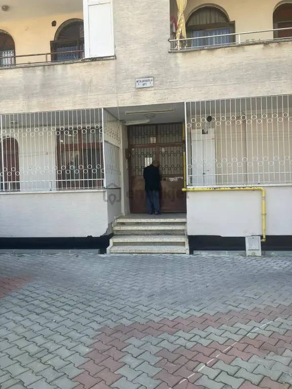 Çerçi Emlak'tan Anıt Mah. Satılık 3. Kat Fırsat Daire 2