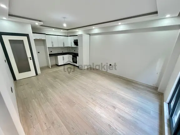 Sezgin Emlak'tan Akçay Merkez'de Sıfır Ayarında Geniş 2+1 Satılık Daire 1