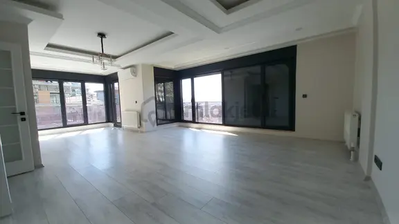 Çengelköy 'de Boğaz Manzaralı 3 Yıllık Binada Kiralık 3+1 Daire 2