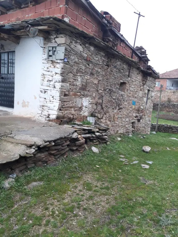 Taş Yapı Köy Evi Ve Bahçesi 1