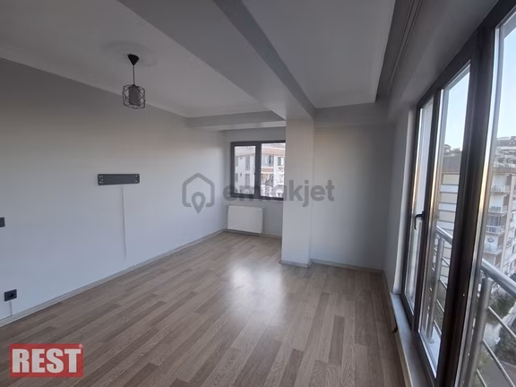 Genç Binada Manzaralı Temiz 2+1 Kiralık Daire 2