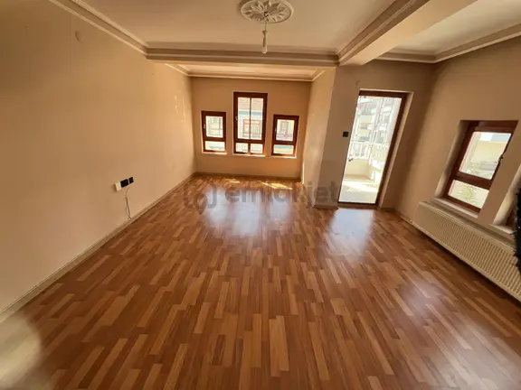Kuşcagızda Yapılı Katta Yapılı Merkezi Konumda Satılık 1
