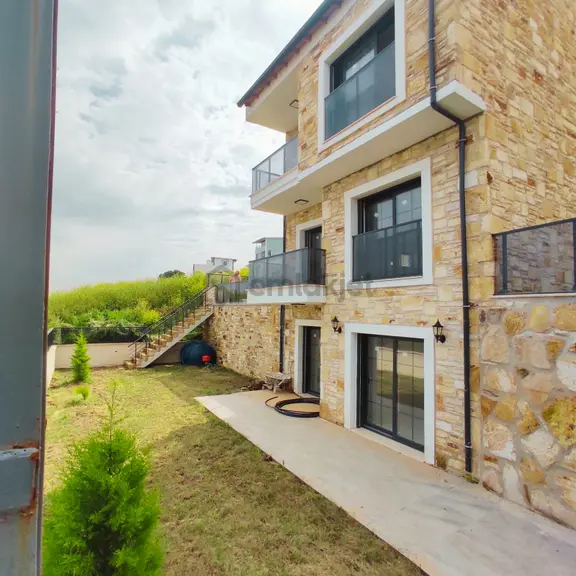 Yeni Foça'da Deniz Manzaralı Satılık Sıfır Villa 2
