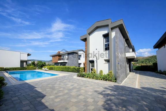 Kuşadası Lüks 4+1 Geniş Denize 300mt Özel Bahçeli Villa. 1