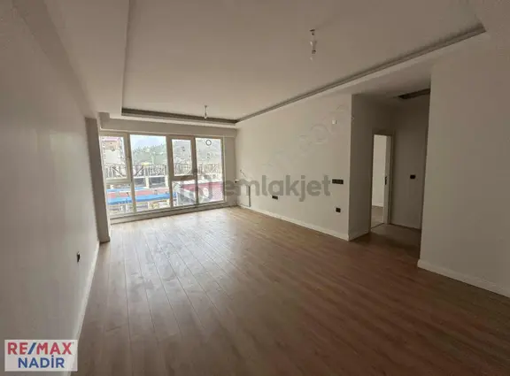 Aksu Plazada Satılık 1+1 Evofisişyeri Olarak Kullanıla Bilir 2