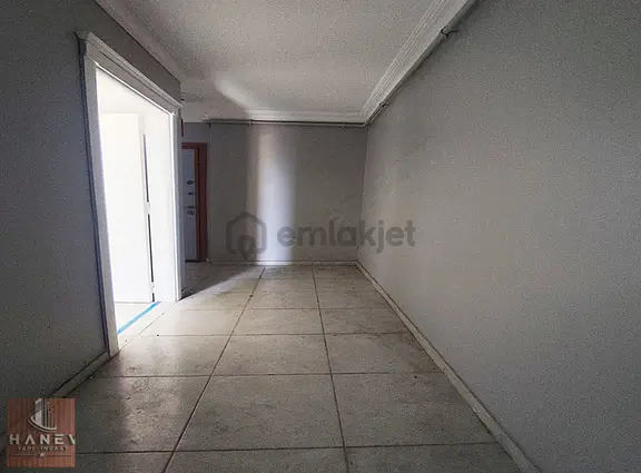 Merkezi Konumda İskanlı Kat Mülkiyetli 2+1 Satılık Arakat Daire 1