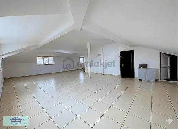 Sancaktepe'de Cadde Üzeri Satılık İki Katlı Prestijli İş Yeri 2