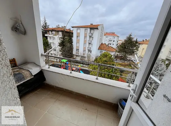 Hakan Emlak'tan Göğüs Hastanesi Civarı 3+1 Satılık Daire 2