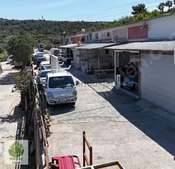 Acil Satılık Çeşme Sanayisinde 2 Katlı İş Yeri / 2+1 Yaşam Alanı 1