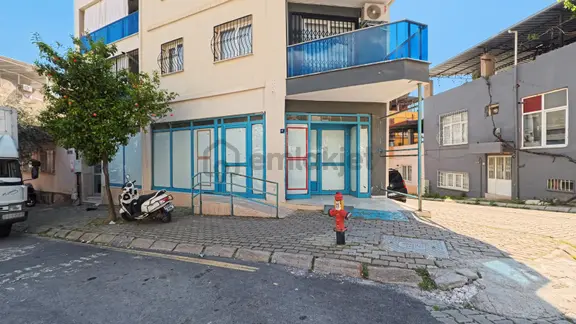 Köşe Konumlu Kiralık 300 M2 Dükkan Mağaza 1
