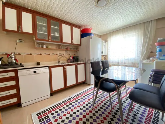 Karapürçek'te Kedili Villa Yakınında 3+1 Ara Katta Satılık Daire 1