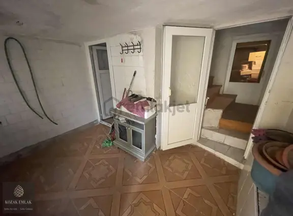 Kozak Emlaktan Ayvalık Merkezde 2 Katlı Satılık Taş Ev 1
