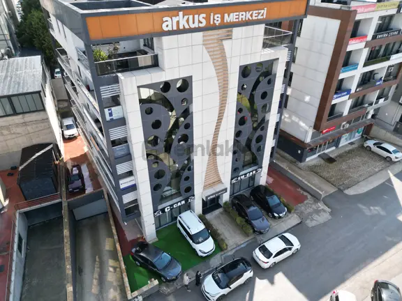 İzmir Yolu Yakını Köşe Vitrinli Kiracılı Satılık Dükkan 1