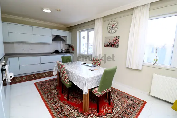 Emre Emlak'tan İstasyon Mahallesinde Yapılı 4+1 Satılık Teraslı Daire 2