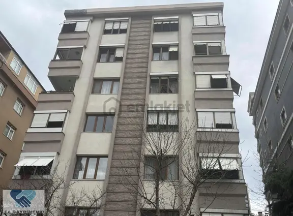 Merdivenköy'de Hastaneye Yakın, 3+1, 110m² Satılık Daire