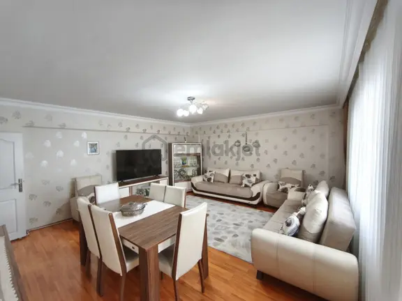 Topçu Mah.14. Cadde, Gimsa Yakını Site'de Geniş Yapılı Ferah 3+1 1