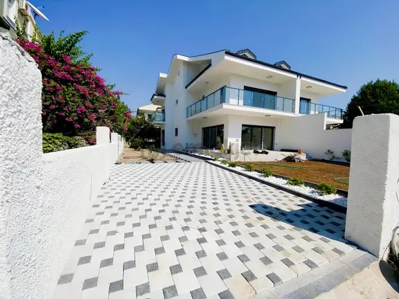 Akarca'da 4+1 Eşyasız Uzun Dönem Kiralık Villa 1