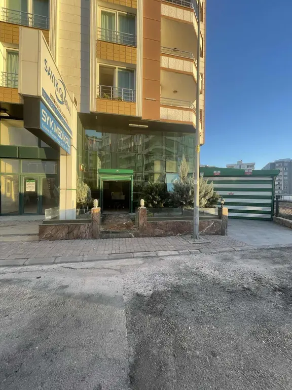 Karşıyaka'da Satılık 3+1 Ultralüks Dayalı Döşeli Büro 2