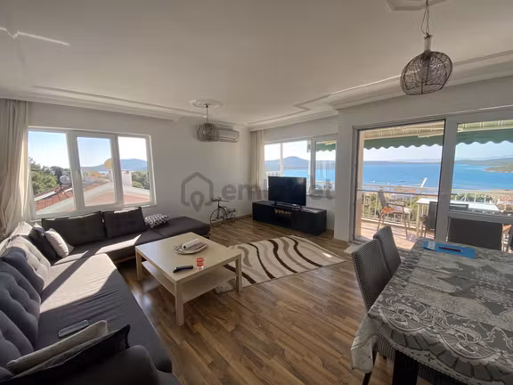 Ayvalık Camlık Ta Satılık 2 Adet Daire.deniz Manzaralı. 2