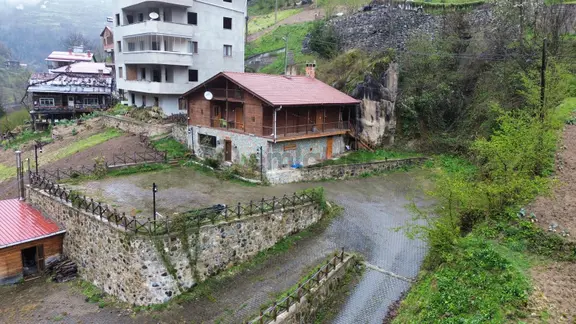 Trabzon Çaykara'da Uzungöl Yolu Üzerinde Kiralık Müstakil Ev 1