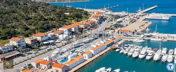 Çeşme Limanın'da Satılık 3 Katlı Komple Bina Ve Arsası 1