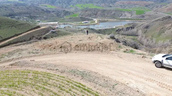 Han'dan Kösrelik Göl Manzralı Yol Cepheli 1/2 Hisseli Arsa 1