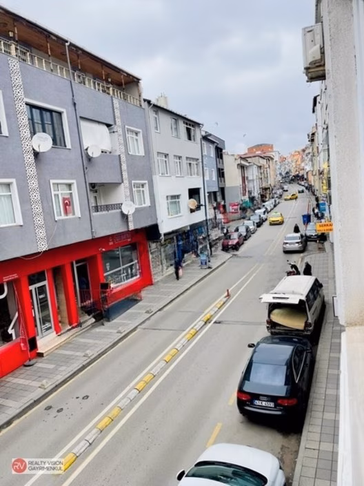 Ünalan'da Ayazma Caddesi Üzeri Kiralık Dükkan - Metroya 5 Dk 2