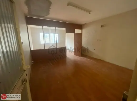 Ünalan'da Ayazma Caddesi Üzeri Kiralık Dükkan - Metroya 5 Dk 2