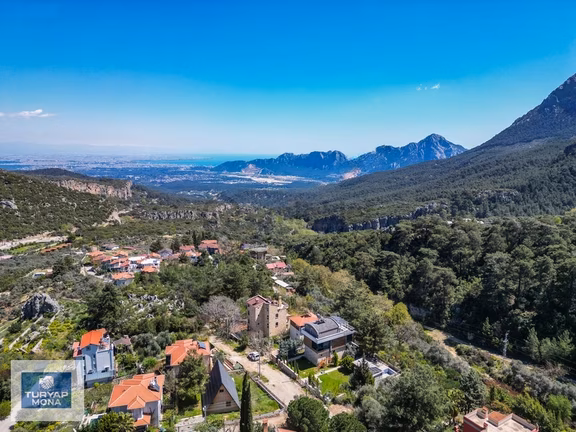 Geyikbayırında Doğayla İç İçe 3 Katlı Villa 1
