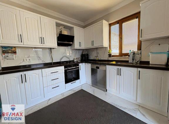 Adapazarı Erenler Yeni Mah. Satılık 3+1 Remax Desıgn 2