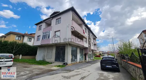 Serdivan, Bahçeli Evler'de Merkezi Konumda,geniş 3.kat 3+1 Daire 1