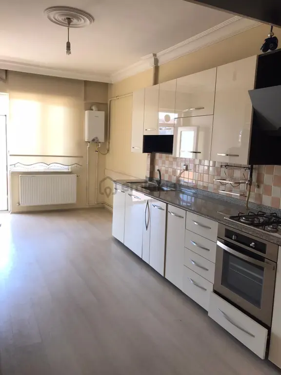 Erdoğan Gayrimenkulden Harika Konumda Satılık 3+1 Daire Renkli Apartmanına Çok Yakın 1