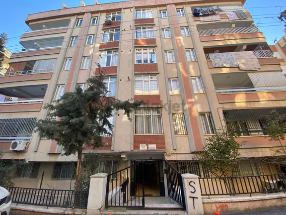Yüksel Emlak'tan 24 Metre Civarı Satılık 3+1 Daire 1