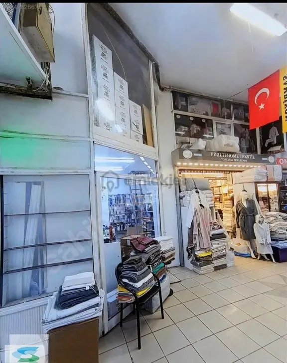 Bakırköy Tatsu Pasajı'nda 32 M² Satılık Düz Giriş Dükkan 2