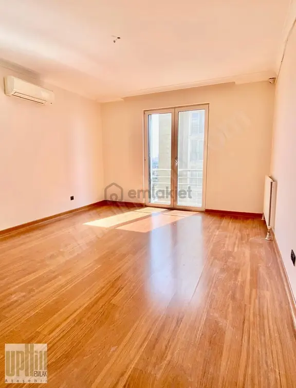 Uphill Court A Ada Güncel Boş Havuz Peyzaj Cephe Satılık 4+1 2