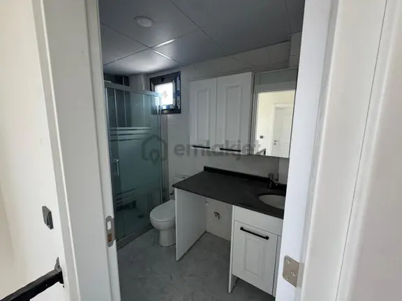 Foça'da Köşe Parselde 200m2 Bahçeli,sıfır 3+2 Triplex 2