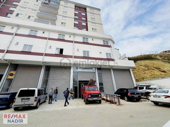 Sanayide 400 M² Asma Katlı Geniş Cepheli Acil Satılık İşyeri 1