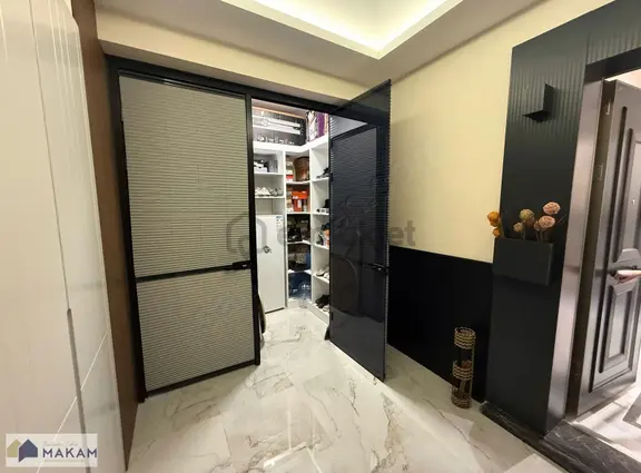 Cadde Maslak'ta 4.5+1 Satılık Cadde Cepheli Lüks Daire 2