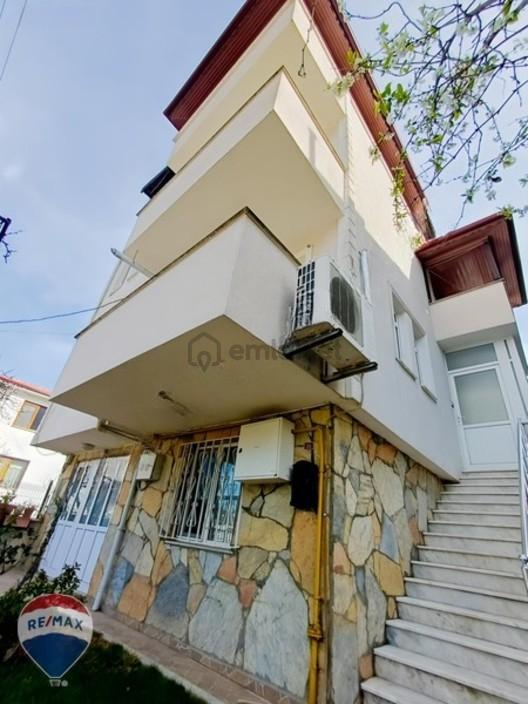 Remax Rıdvan Gedikten Serdivanda Bahçeli 3 Katlı Müstakil Bina 2