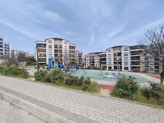 Güzelyalı Eğitim'de Site İçerisinde Asansörlü 2+1 Satılık Daire 2